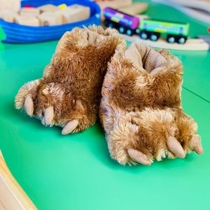 Brown Bear Paw Slippers Size 6 Toddler